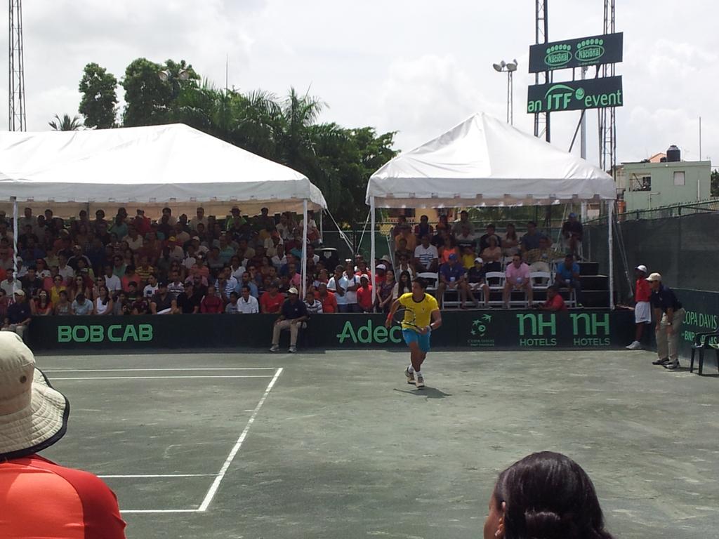 kennycastrog's tweet photo. #CopaDavis #DOMECU Gonzalo Escobar en acción. Arriba 4-3 sobre Estrella http://t.co/0M2HTj3Dtu