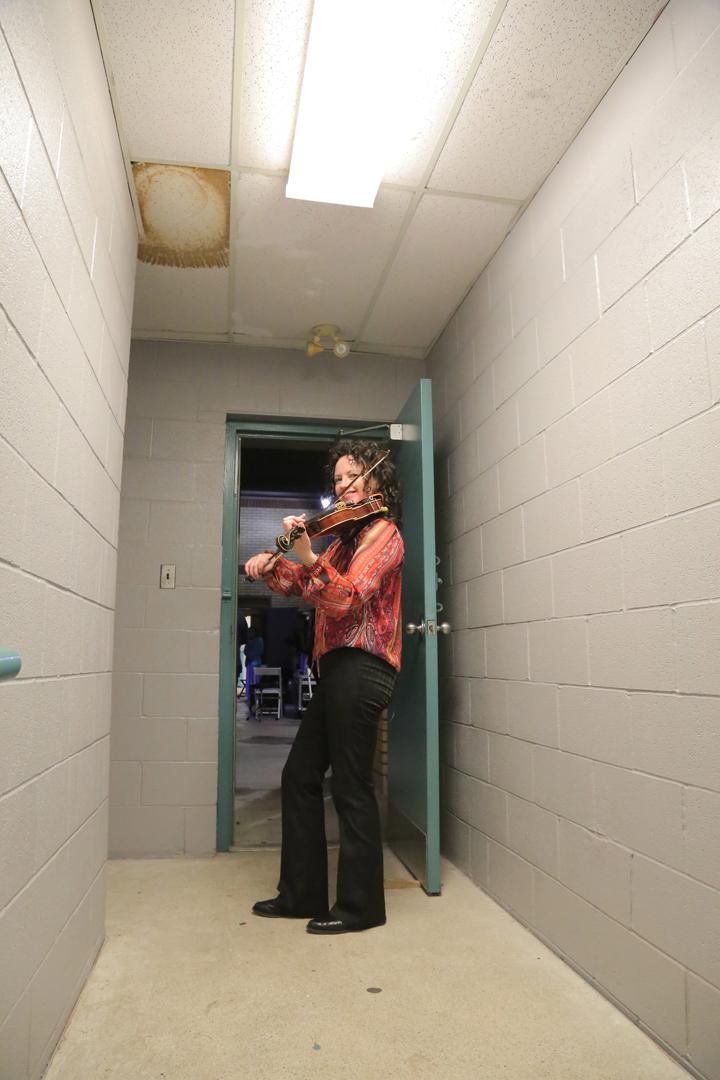 HomeCountyFest's tweet photo. Erin Leahy warming up just before going on stage last night. #HomeCounty2015 #ldnont http://t.co/QDEfmtAqOk
