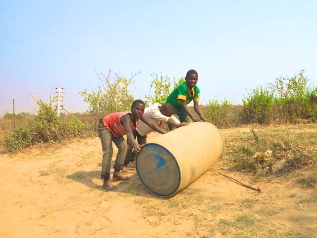 LearnTownNyanja's tweet photo. “Life ya mu Lusaka ni tamanga-tamanga” - #Lusaka’s life is about #hustling. #Zambia #loves_africa #motivation http://t.co/5sLmw7vYE8