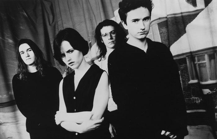 singing now '..all my life is changing every day..' 
with <a href="/The_Cranberries/">The Cranberries</a>, #rock 

► muzu.tv/the-cranberrie… …