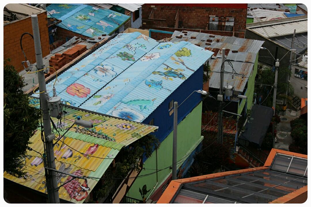 TechoHistoria's tweet photo. Estos techos están construidos en fibrocemento, libres de asbesto y significan tranquilidad para muchas familias. https://t.co/gZAN6aY7m5