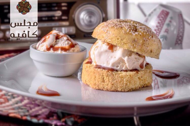 Majlis_cafe's tweet photo. @AlsharqiyaCafe 
 #مجلس_كافيه
جديد من نوعه مكان هادئ و للافراد فقط ☕️👌
#الظهران http://t.co/hAt09ixskX