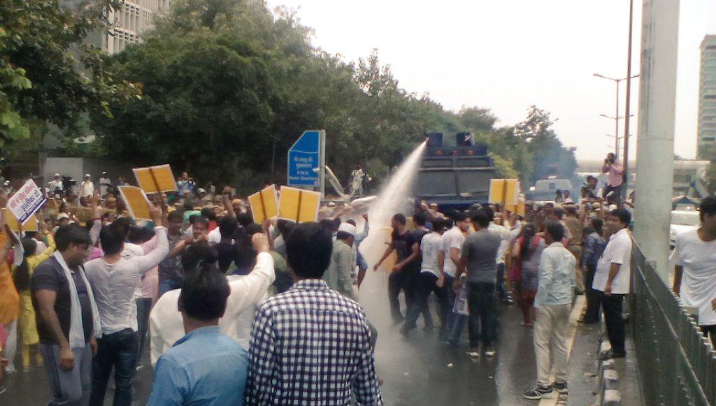 iambeingkunal's tweet photo. No more sacrifices of lives #Iprotest massive #aywprotest by @AAPYouthWing against #ModiPolice with @AnkushNarang347 http://t.co/ClLQJUoWaK