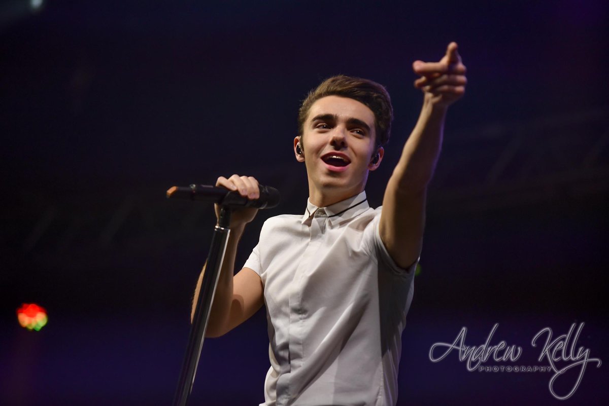 AndrewKelly1983's tweet photo. @NathanSykes performing 'Kiss Me Quick' at #HallamFMSummerLive http://t.co/wPBBaWnwEh