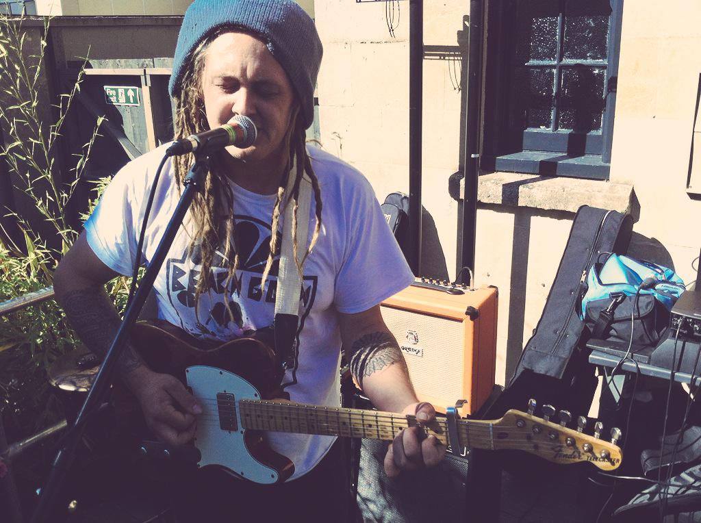 JukeboxLive72's tweet photo. Sunny Sundays! Music in the beer garden @BathBrewHouse till 9pm #livemusicinbath @BathGigs @ListomaniaBath @VisitBath http://t.co/4fj4jaA8H6
