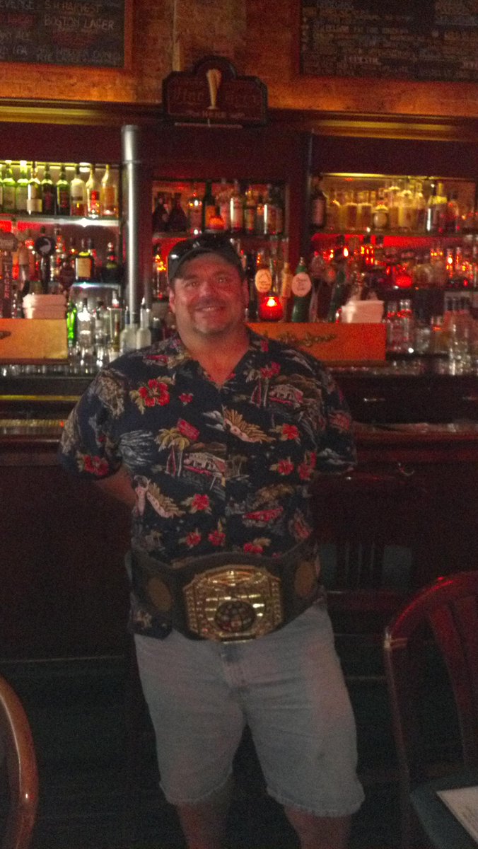 alanmcc406's tweet photo. @2Beerguys Throwback to #BBC12, Chicago with @BrewDad and WWE at Clark Street Ale House #BBC15 http://t.co/j6vkVgMBB6