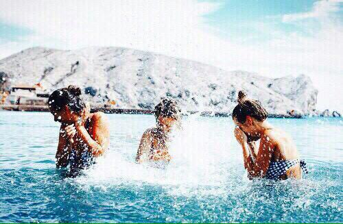 56Lhe's tweet photo. 海で思いっきり夏を感じたい🐠🏄🐚🌺 http://t.co/IN41sQo0FN