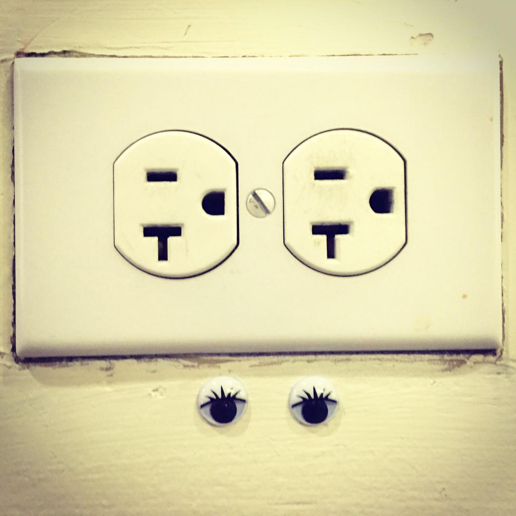 Have you ever wondered who keeps unplugging your laptop? #OutletMouse #EverythingIsAnimals #chicagostreetart