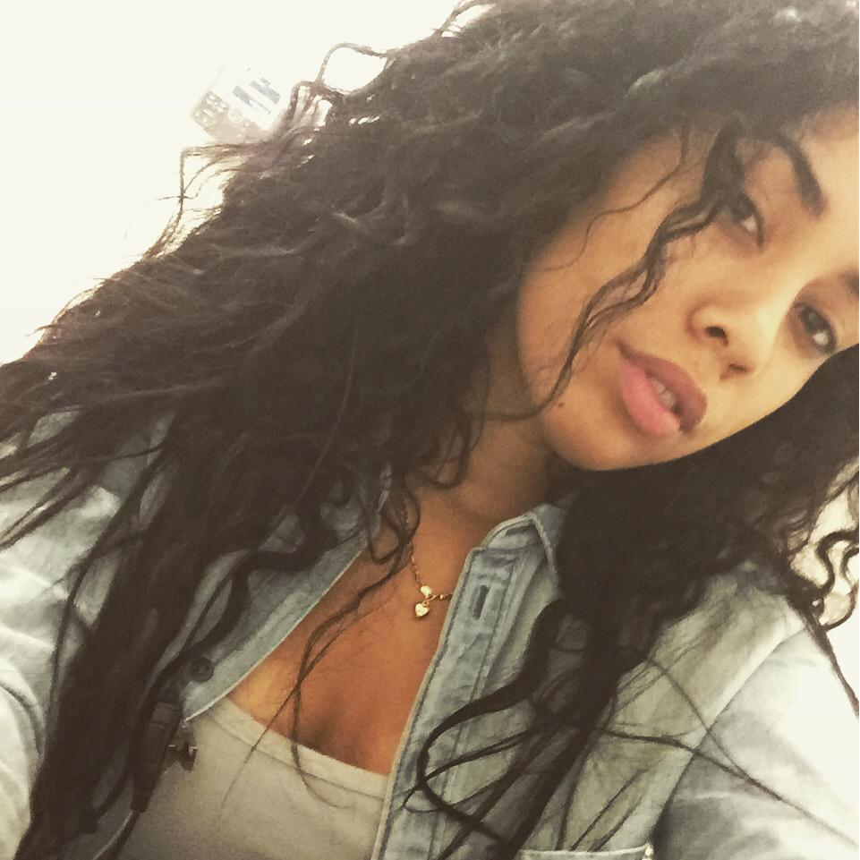 dayana24_f's tweet image. My curls are getting healthier  😻😻💆🏽💇🏽💁🏽 #devacurls