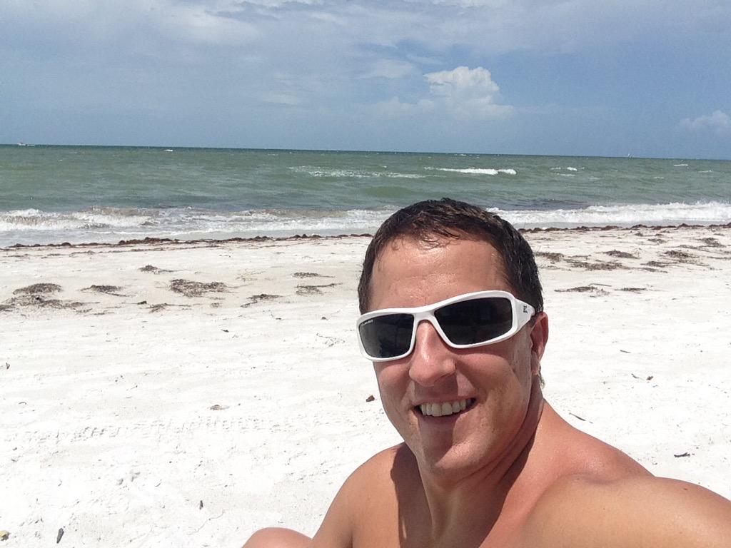 theskycruiser's tweet photo. watching the live feed on the @TheOpen app at the beach #openselfie  #TheOpen2015 http://t.co/jtcnz8Snpo