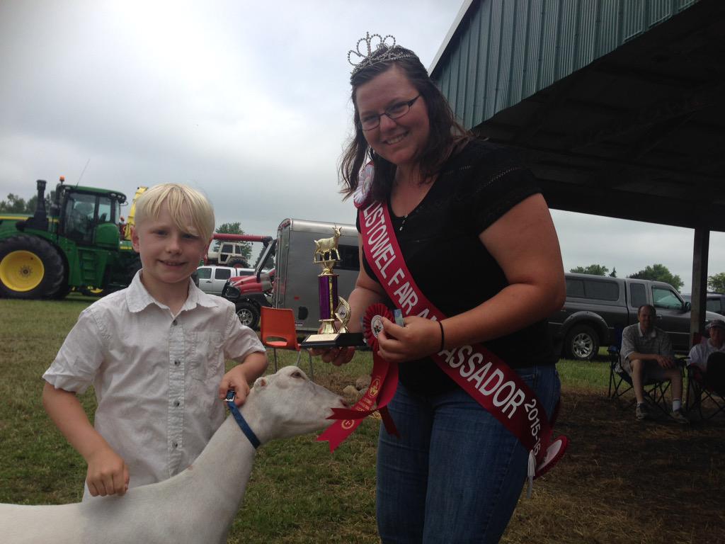 AmandaBrodhagen's tweet photo. Junior showmanship class. Showing teaches kids about animal husbandry &amp; compassion among other virtues. #listfair2015 http://t.co/r5SaxPZLVv