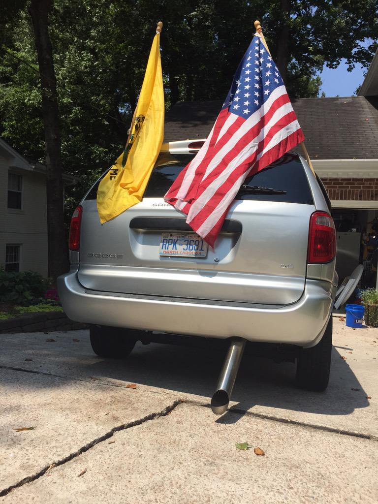 SMinivans's tweet photo. Don't tread on me #mudbus #idh8too http://t.co/i5AhrsKCxb