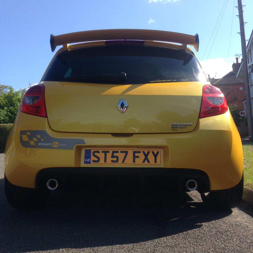 ReeceJ88's tweet photo. Love that rear end 😍#liquidyellow #renaultsport #renaultuk #197F1 #clio197 #clean #widearse #renault #rs197 http://t.co/CLVGxIErqo