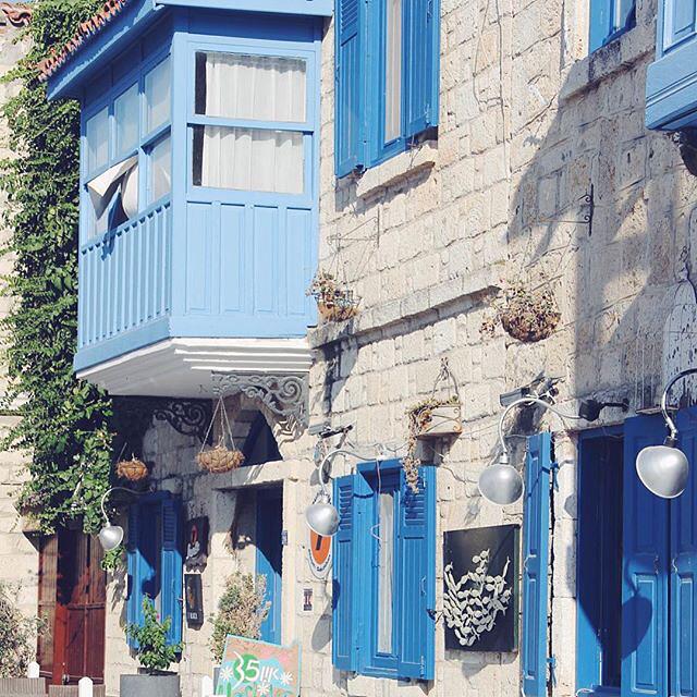 Şimdi ne kalabalıktır dimi! #Alaçatı ❤️ Bu tablo gibi mükemmel resmi bakalım kaç kişi beğenecek 😉👍🌏😎☀️
#çeşme #izmir