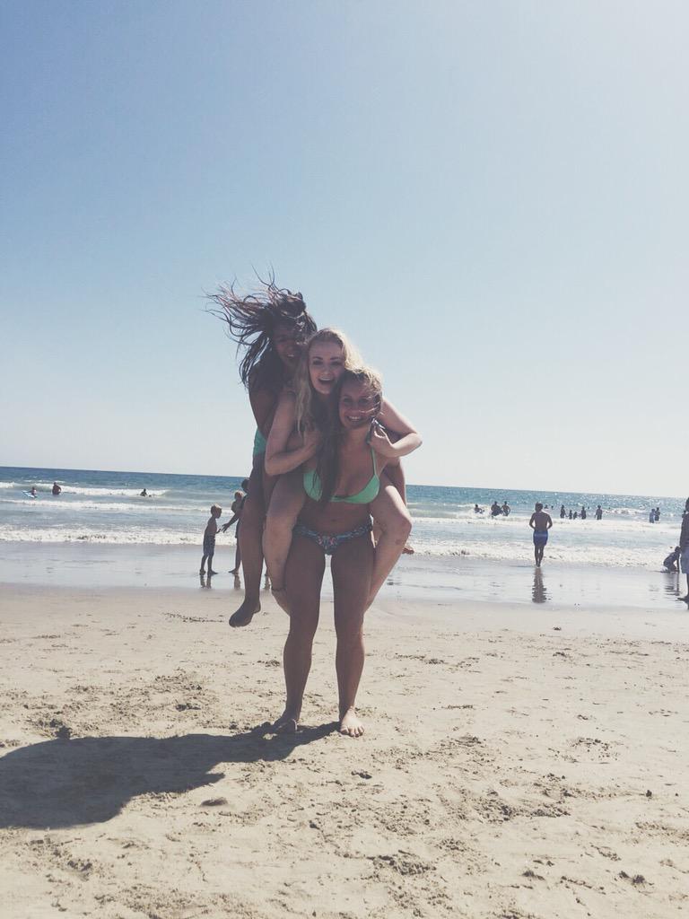 jessashalees's tweet photo. Going to Cali with your best friends is the best thing in the world I promise http://t.co/vyQDqi0ARP