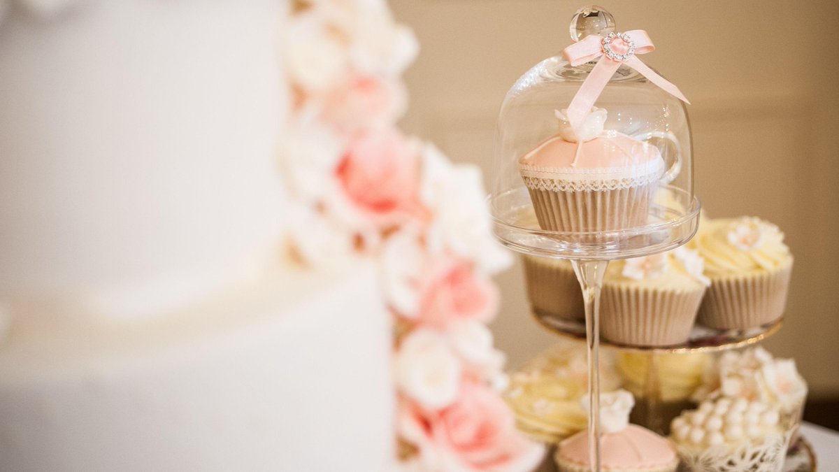 HavenOrchards's tweet photo. #havenorchards #another #cupcake #week http://t.co/HqOLM5ORbY
