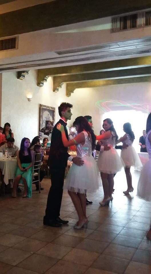 Sam_Perez46's tweet photo. The bals👯 http://t.co/6zcr5NfTkJ