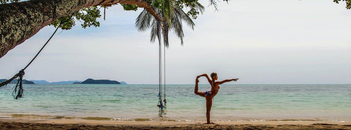 yogacom's tweet photo. If you're not barefoot, you're overdressed. #summer #yogaeverydamnday http://t.co/XRzHbOHKgX