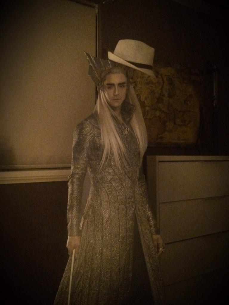 asdfghjklElves's tweet photo. It's passed 1am so I thought I might rearrange my room bc I can. #leepacewhathaveyoudone #wtf?hat? #hatsup #thrandy http://t.co/mev3itB2Hu