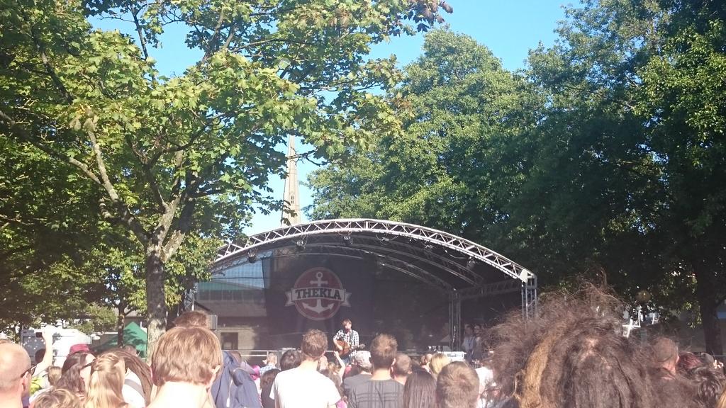 Turtypie's tweet photo. Perfect end to #BristolWeekend. Live music in the sunshine with cider. @GazBrookfield @theklabristol @BristolHarbFest http://t.co/H5aCZ5wDVl
