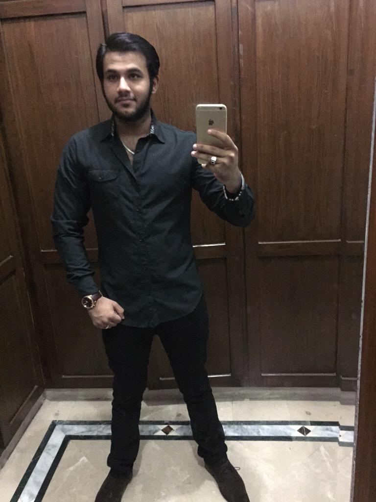 razii95's tweet photo. 2nd Day Of Eid http://t.co/zQodKC1pfD