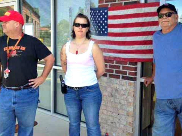 AllenWest's tweet image. In Solidarity with Marines, These Georgia Citizens Got Out Their Guns and Did THIS
allenbwest.com/2015/07/in-sol…