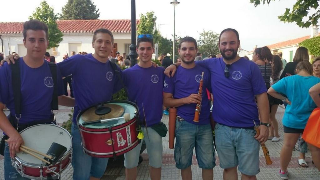 GaiterosChata's tweet photo. Gran fin de semana el que hemos pasado! Fiestas de la barriada, Bayubas de arriba y cumpleaños de Natalia. http://t.co/7fRTH9zPRY