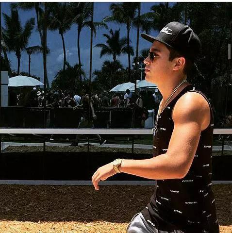 austintbh's tweet photo. arm Arm ARM  A R M !!4!4!444!!!!!4 http://t.co/OJ07CNCxXS