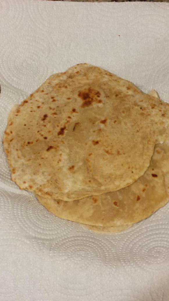 eja413's tweet photo. @ManUpandGo
Midwestern Mzungu makes chapati! #manupperforlife #missinguganda http://t.co/4FpkUztpRj