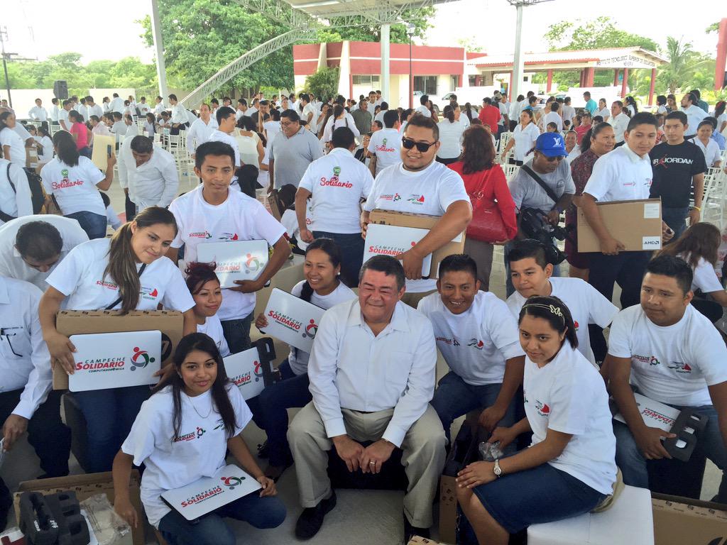 micksunarylee's tweet image. Hoy @ferortegab inicia las entregas del programa #Computado@miga #Escárcega @SEDESORE @Tec_Escarcega @Cobachcampeche