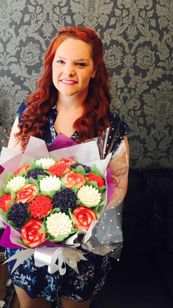 therealsamralph's tweet photo. THANK YOU @MrsBakersCakes for my #birthdaycake #graduation #cake #flowers #bouquet #London #swindon #yummy  #fabulous http://t.co/BL6If91NbZ
