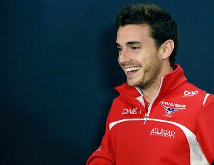 arrow_racing's tweet photo. Un buen piloto ahora descansa en paz. Fuiste muy sonriente y noble Jules. No te olvidaremos. http://t.co/1uePR6hk8u