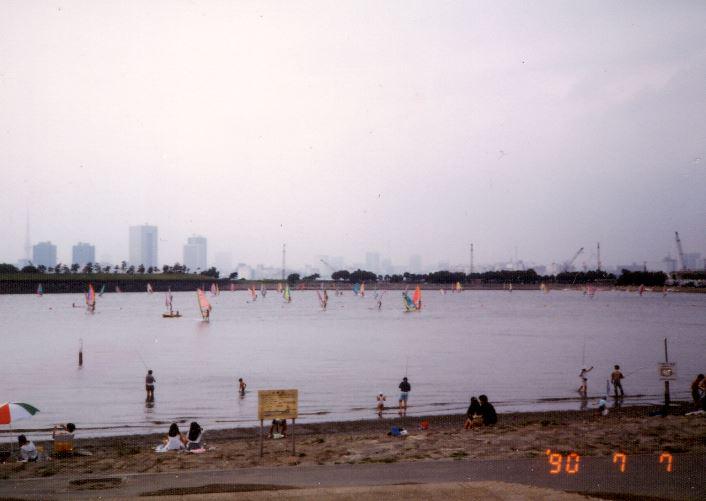 Open Your Heart Auf Twitter お台場海浜公園も昔はねー 1990年7月7日 レインボーブリッジは建設中 葛西臨海公園海水浴 海水浴社会実験 マリンレジャー 海釣り Http T Co Do4e5xwhui Twitter
