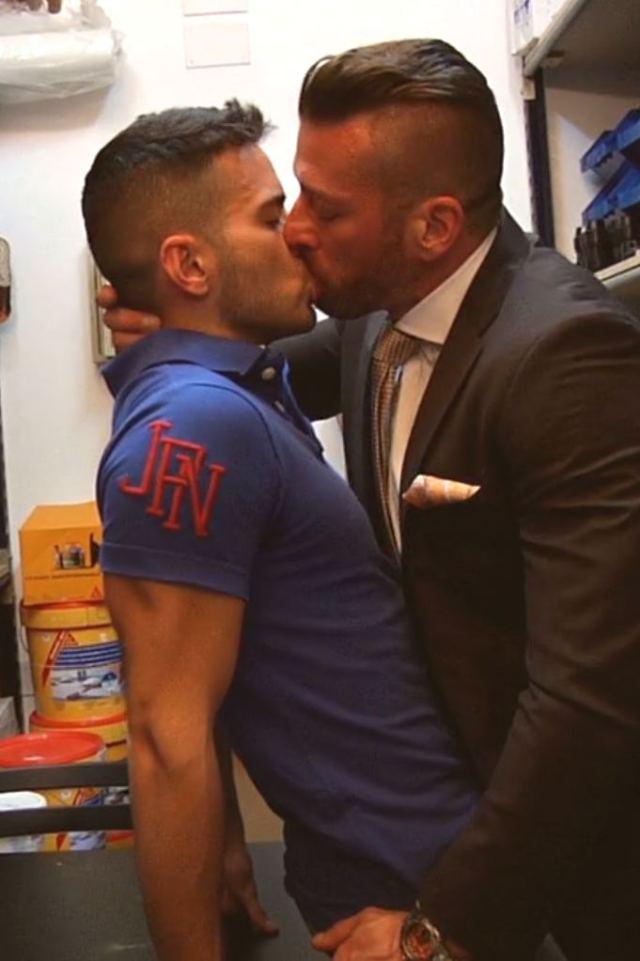 da_vid89's tweet photo. Sexy in suit and tie @HughHunterXXX and @RobbieRojo for @Menatplaycom 😍😍 check it #BackRoomBoy #HotManInSuit http://t.co/HDHGwxeBgt