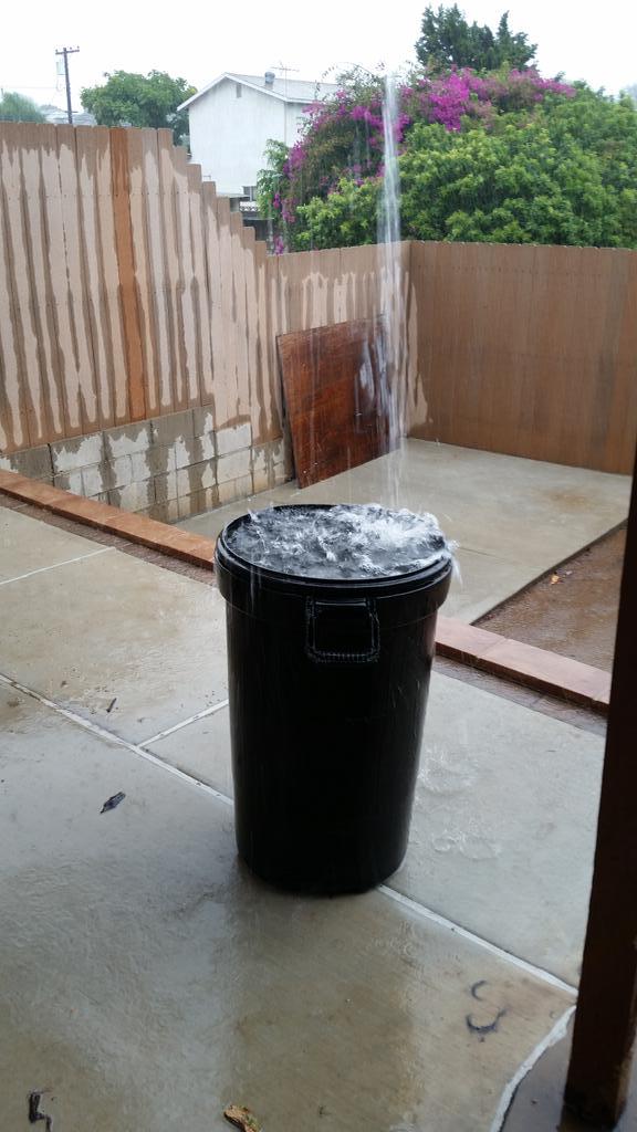 SoCal66's tweet photo. 33 gal. Filled every 5 minutes http://t.co/JWnuzCytjE