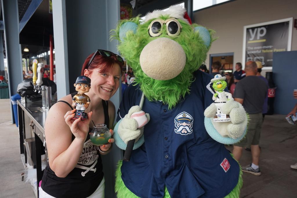 BobbleAddict's tweet photo. Gold Jersey bobblehead made some new friends today
#BobbleHOF #BobbleAddict #LCCaptains #Bobblehead http://t.co/48uStQdpRH