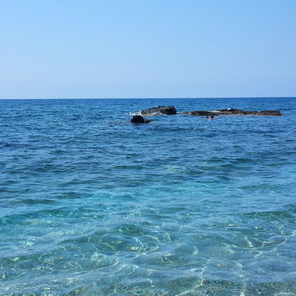 Fra_Magu's tweet photo. #Scogli di casa mia #TreScogli #RivieraBleu #Diamante #Calabria #Italy #spiaggia #mare #estate http://t.co/imiVGmCvEo
