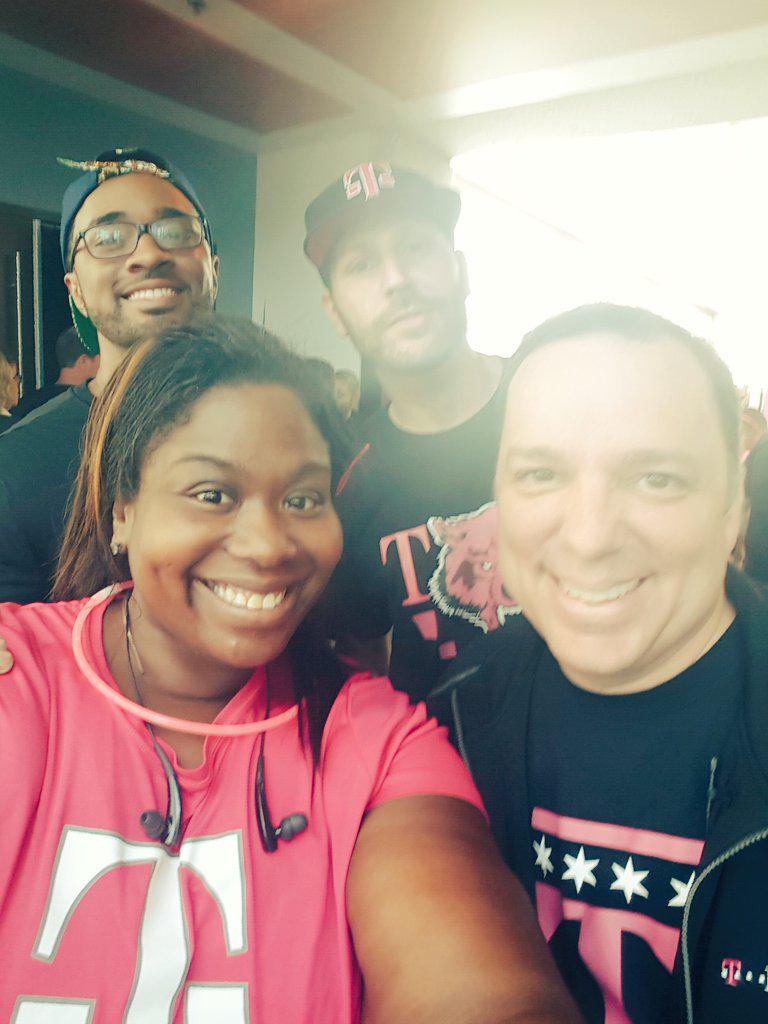 DruSmiley's tweet photo. #legerefreier #ChicagoRally #@Work #UnCarrier #wewontstop @Wintertab http://t.co/noswT6CA2v