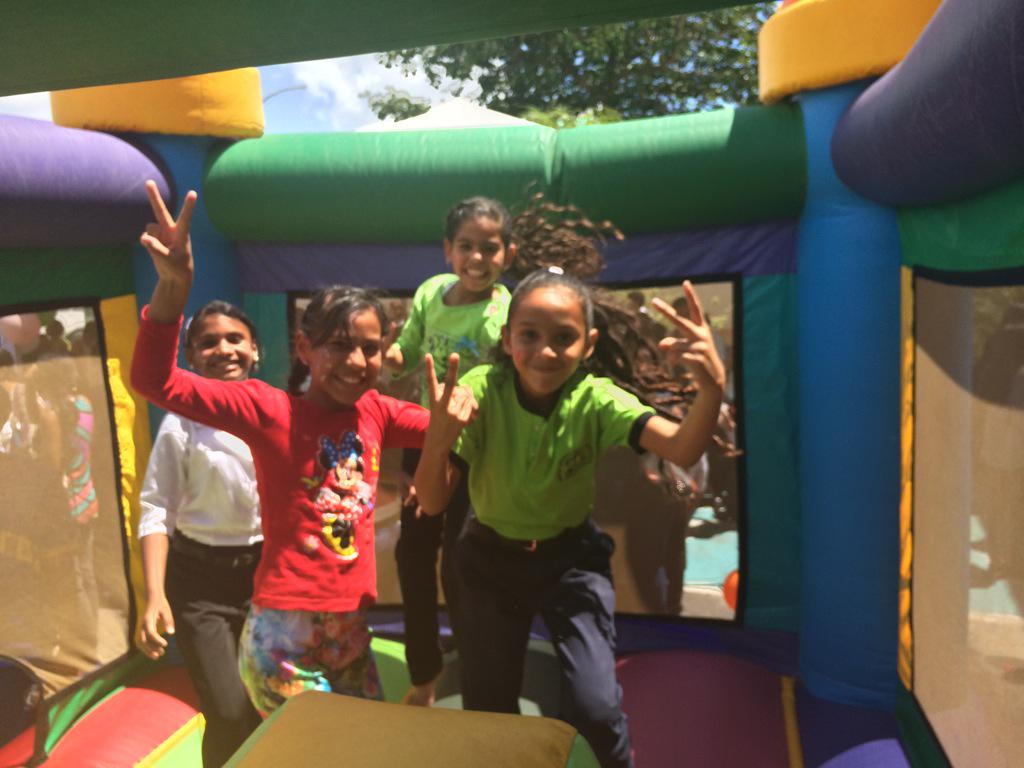 elsistemacbl's tweet photo. #DiaDelNiño nuestr@s niñ@s de la #OSCBL GRACIAS @elsistema @rangelgomez @NidiaDeRangel @GranitosBolivar @guevarata http://t.co/6GuGwHqq49