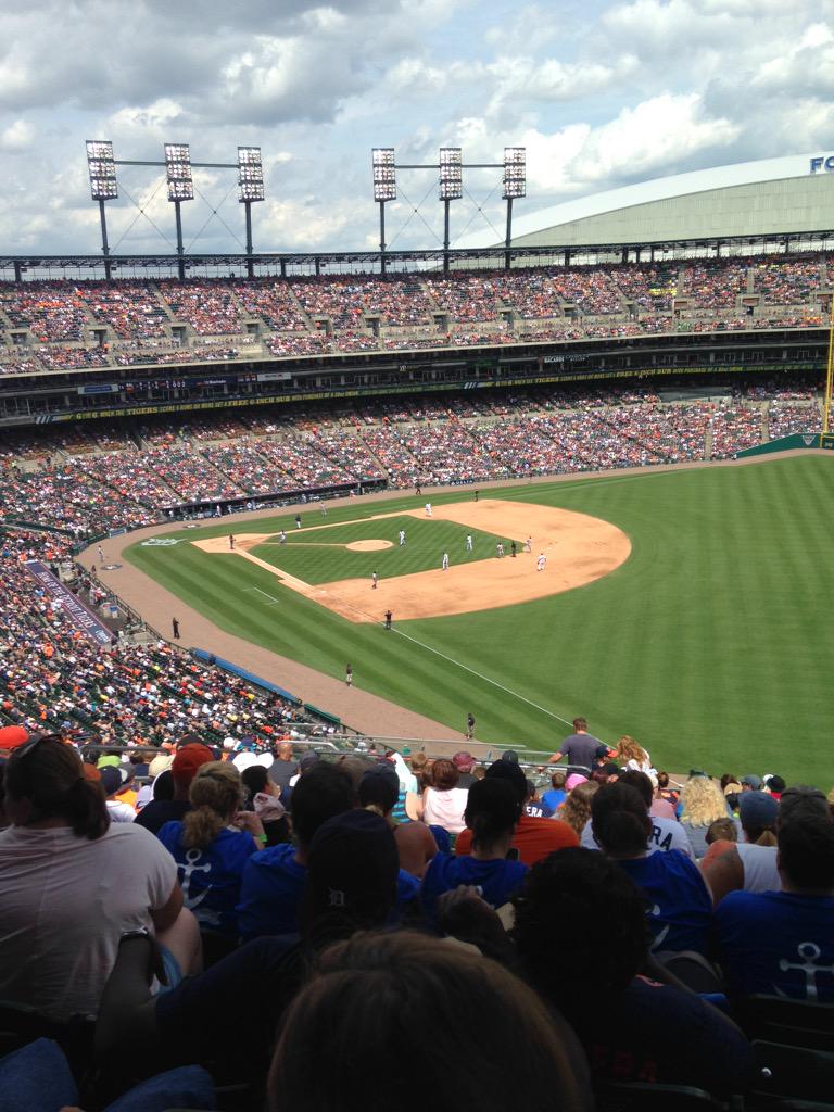 MichaelaWillms1's tweet image. First baseball game ever!!⚾️😎