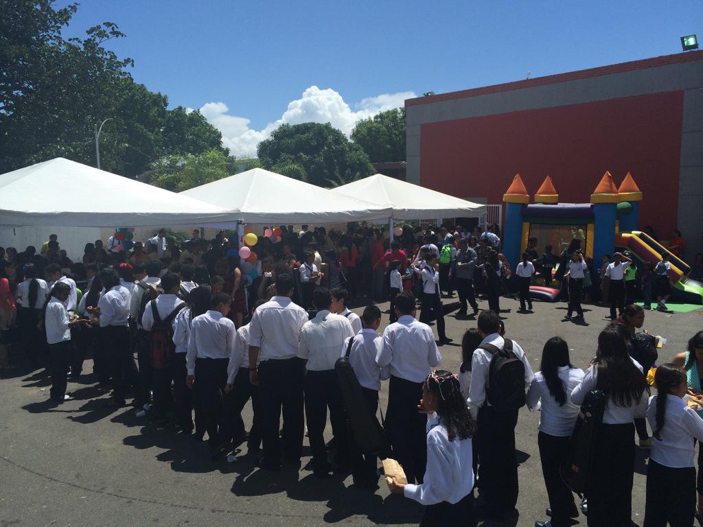 elsistemacbl's tweet photo. #DiaDelNiño para nuestr@s niñ@s de la #OSCBL GRACIAS @elsistema @rangelgomez @NidiaDeRangel @sec_despachoGOB http://t.co/VCQXBqMXZl