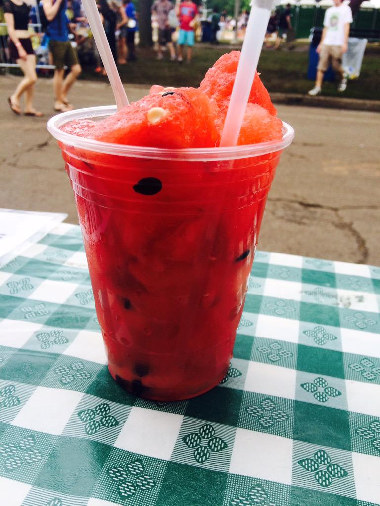 mish_lizzie's tweet photo. Come visit @WishboneWash at @pitchfork and get your watermelon lemonade! 😋🍉🍋 #pitchfork #festival #SundayFunday http://t.co/fAEr9SHtKQ