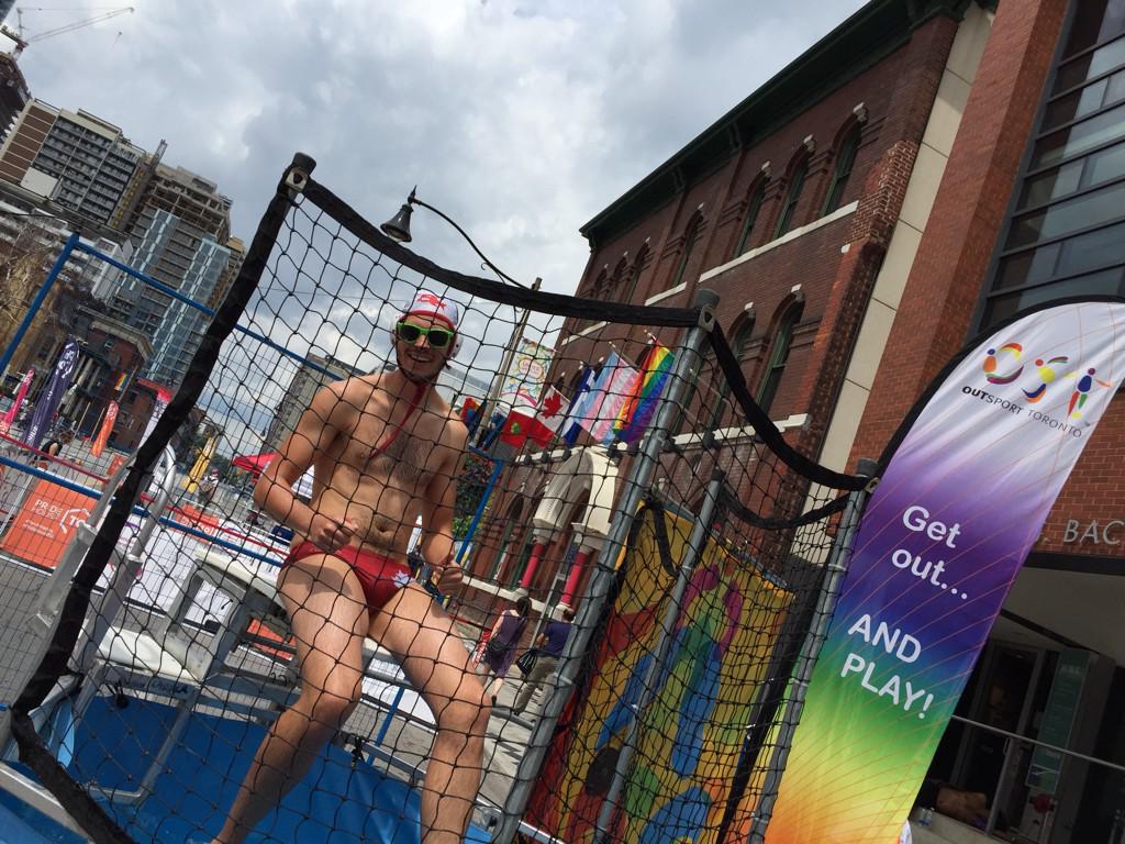 RT <a href="/OutSportToronto/">OutSport Toronto</a>: <a href="/TOtriggerfish/">TriggerfishWaterPolo</a> battre la chaleur à l' #OST #DunkTank <a href="/PrideHouseTO/">PrideHouseTO</a> foire communautaire 12h à 18h