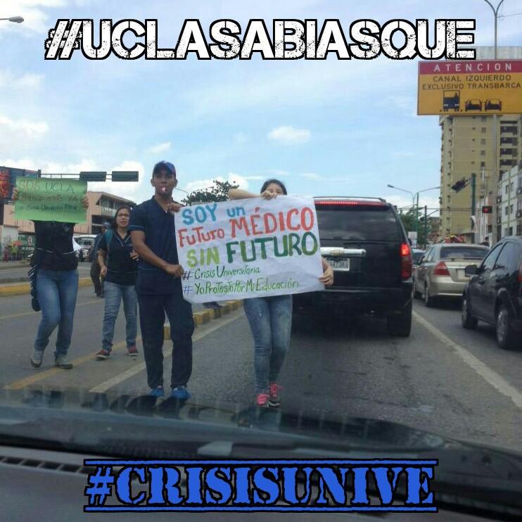 LauH25_'s tweet photo. @360mundo @fdelrinconDice la #UCLAProtestaPor estamos en crisis, el futuro de los venezolanos esta en peligro. http://t.co/3XQaBqRdkK