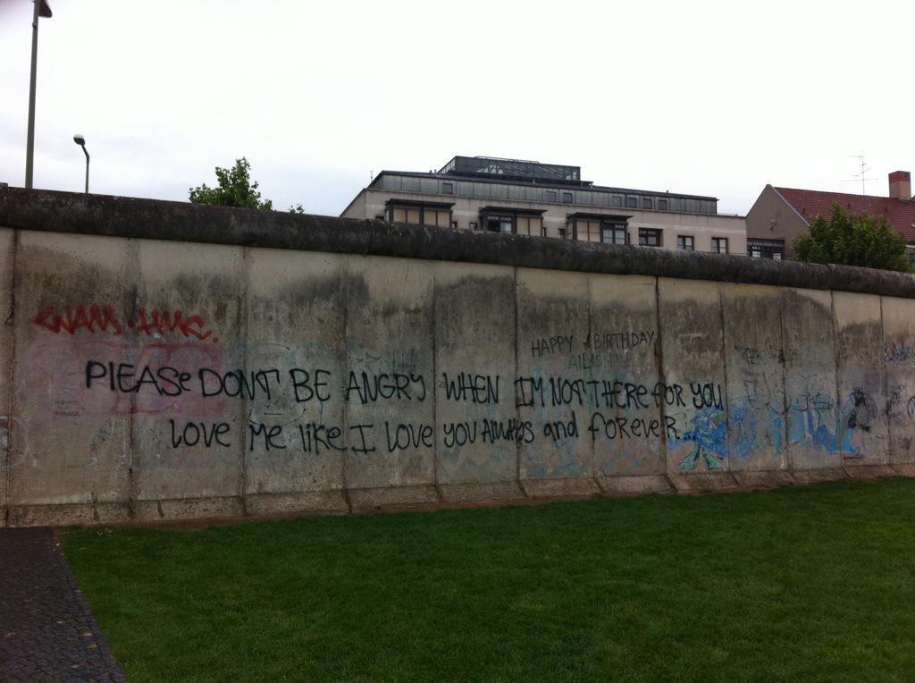 KimberleyHist's tweet photo. Berlin Wall - a moving day at Bernauer and Saschenhausen Concentration Camp http://t.co/TUz1pgWwp8