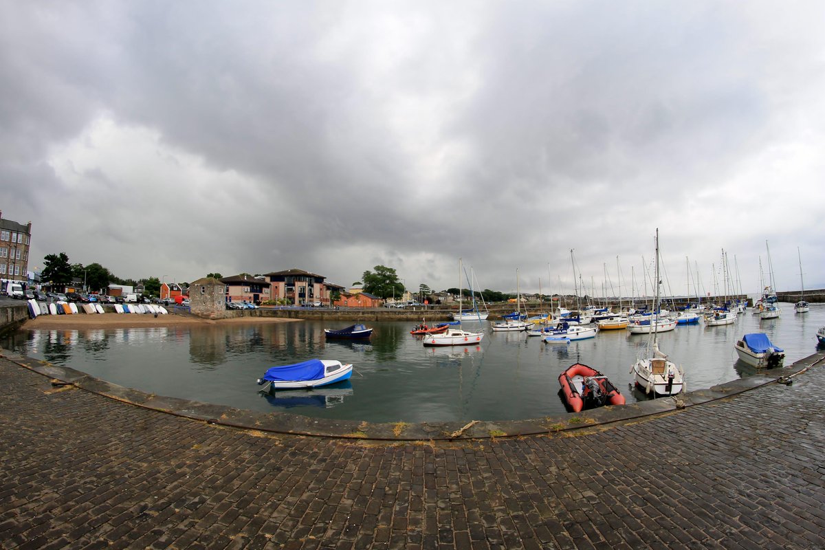 lothianshots's tweet photo. some more photos of #Fisherrow Harbour in the rain today #Musselburgh #HTA. Felt sorry for the #Honestlad #Honestlass http://t.co/G3qyUprXk2