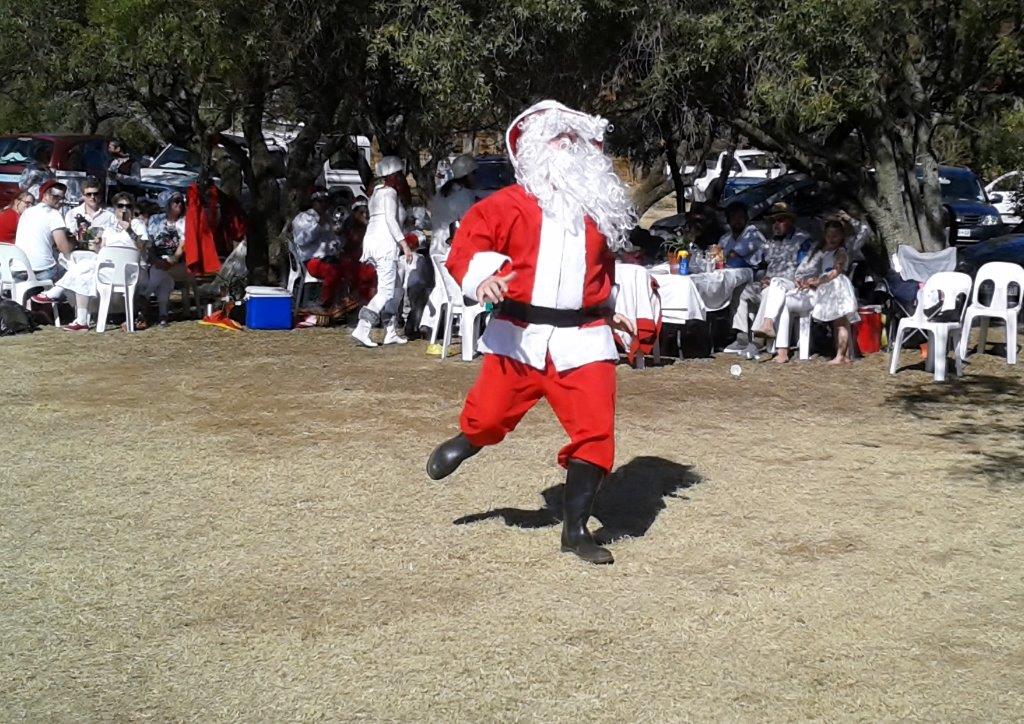 RietfonteinNR's tweet photo. Here comes Santa Claus, here comes Santa Claus, 
Right down Santa Claus lane... http://t.co/dqBV1v78qc
