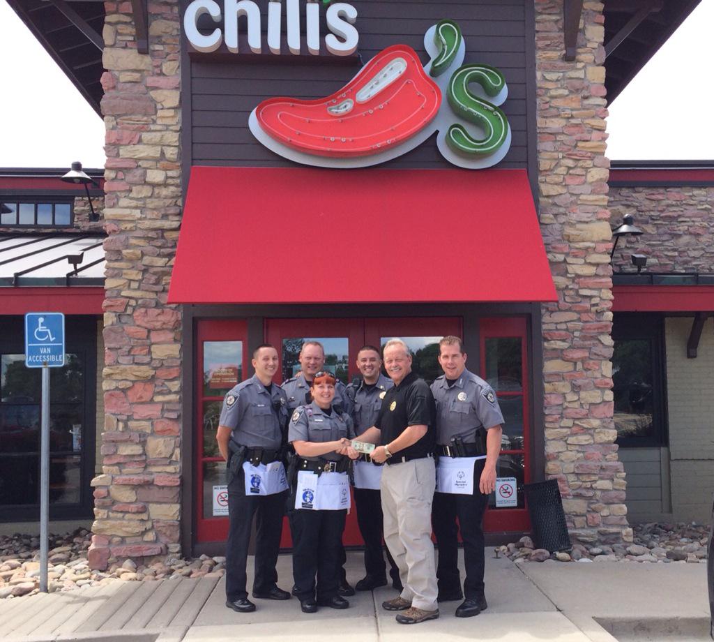theycallmemoser's tweet photo. Tip-A-Cop crew @ Chili's S Springs! #todayschilis #specialolympics ❤️⭐️ http://t.co/BfvfsYOLqq