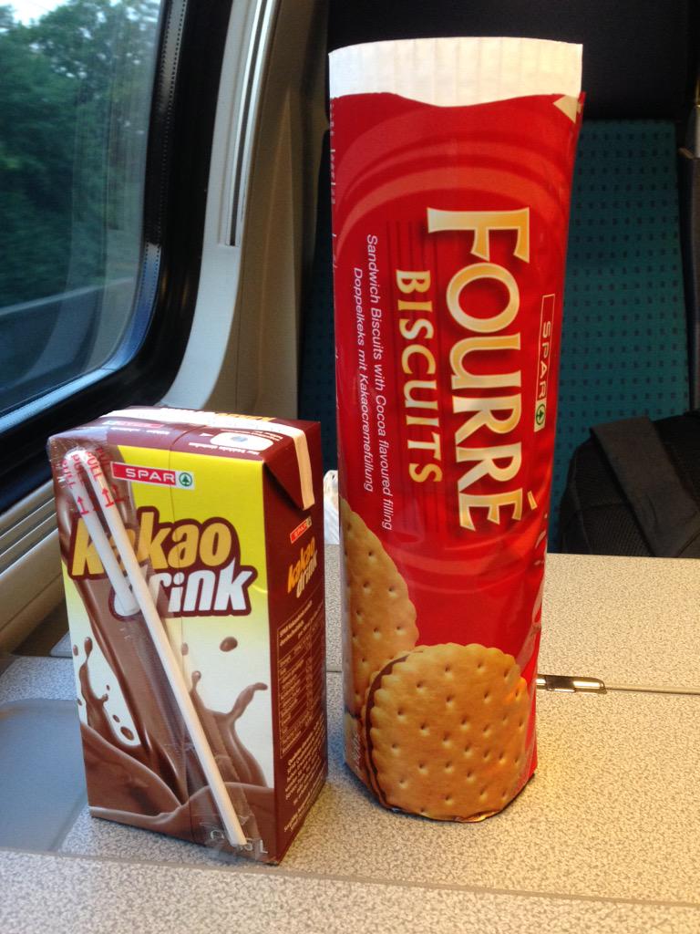 JavierMoleon's tweet photo. El desayuno de los campeones http://t.co/EKKQ4J3bwA
