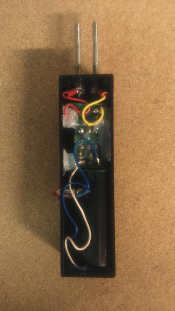 bobcreations's tweet photo. Made a 2000v cattle prod out of a electronic fly zapper,  it does come keen on the skin lol http://t.co/J2N5r5rVRd